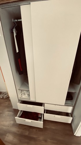 Kleiderschrank