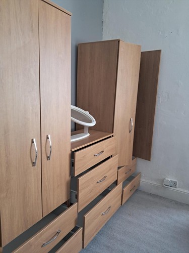 Doppelschränke und eine - 2,