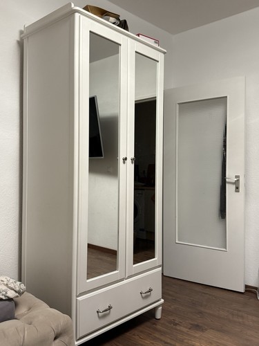 Kleiderschrank